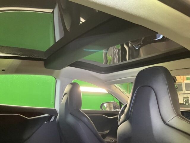 Серый Тесла Модель С, объемом двигателя 0 л и пробегом 166 тыс. км за 13500 $, фото 9 на Automoto.ua