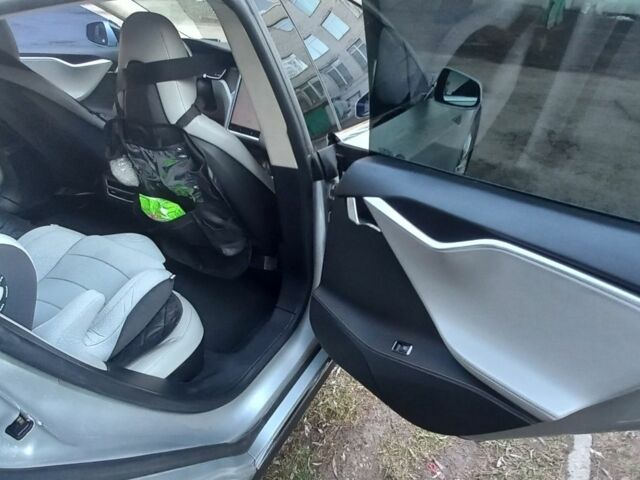 Серый Тесла Модель С, объемом двигателя 0 л и пробегом 210 тыс. км за 14500 $, фото 7 на Automoto.ua