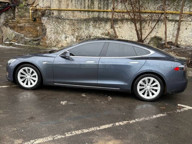 Серый Тесла Модель С, объемом двигателя 0 л и пробегом 360 тыс. км за 12000 $, фото 5 на Automoto.ua