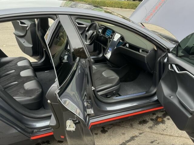 Серый Тесла Модель С, объемом двигателя 0 л и пробегом 93 тыс. км за 12900 $, фото 13 на Automoto.ua