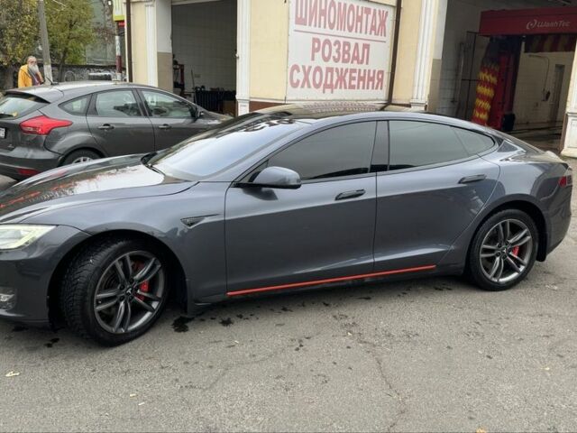 Серый Тесла Модель С, объемом двигателя 0 л и пробегом 93 тыс. км за 12900 $, фото 16 на Automoto.ua