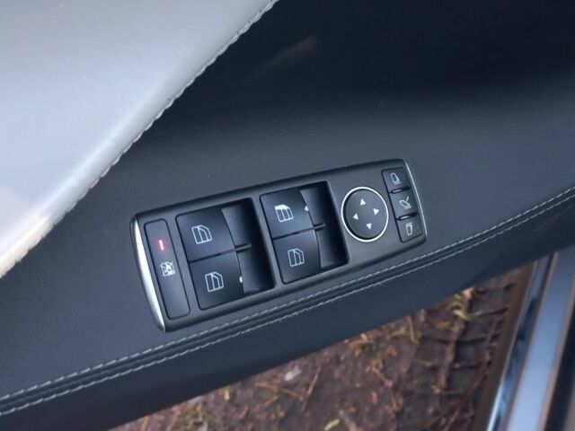 Серый Тесла Модель С, объемом двигателя 0 л и пробегом 210 тыс. км за 14500 $, фото 10 на Automoto.ua