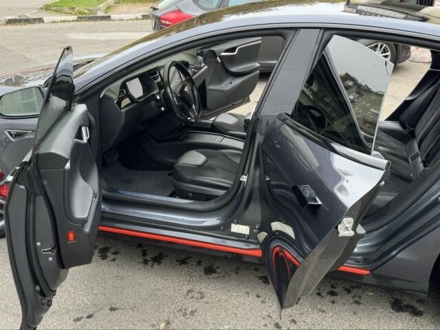 Серый Тесла Модель С, объемом двигателя 0 л и пробегом 93 тыс. км за 12900 $, фото 9 на Automoto.ua