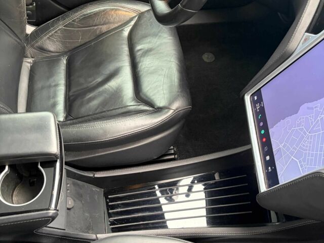 Серый Тесла Модель С, объемом двигателя 0 л и пробегом 360 тыс. км за 12000 $, фото 13 на Automoto.ua