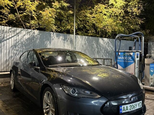 Серый Тесла Модель С, объемом двигателя 0 л и пробегом 236 тыс. км за 356 $, фото 4 на Automoto.ua