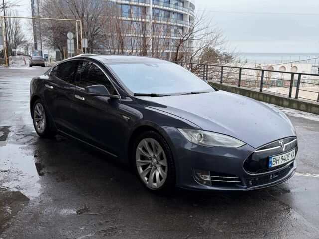 Серый Тесла Модель С, объемом двигателя 0 л и пробегом 360 тыс. км за 12000 $, фото 1 на Automoto.ua