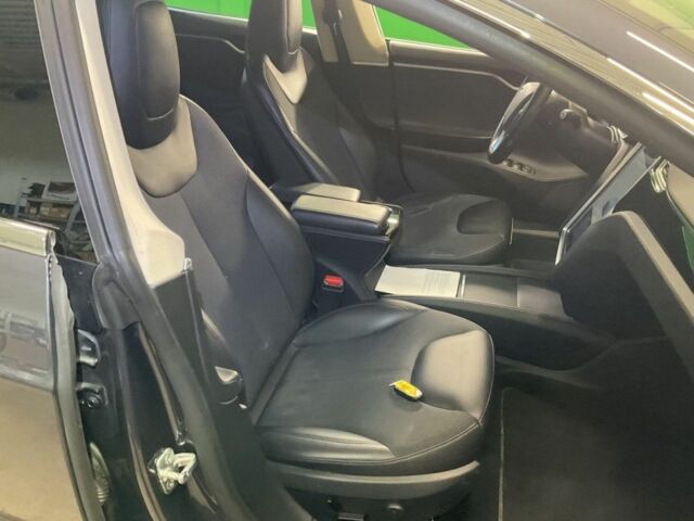 Серый Тесла Модель С, объемом двигателя 0 л и пробегом 166 тыс. км за 13500 $, фото 16 на Automoto.ua