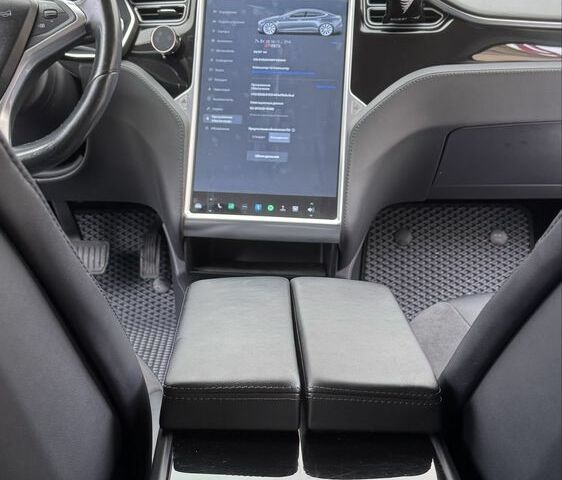 Серый Тесла Модель С, объемом двигателя 0 л и пробегом 93 тыс. км за 12900 $, фото 4 на Automoto.ua