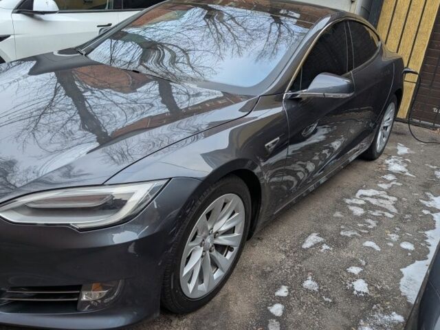 Серый Тесла Модель С, объемом двигателя 0 л и пробегом 150 тыс. км за 17200 $, фото 3 на Automoto.ua