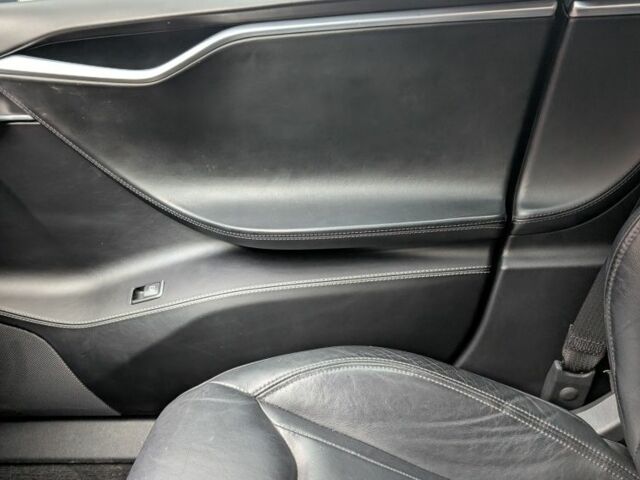 Серый Тесла Модель С, объемом двигателя 0 л и пробегом 150 тыс. км за 17200 $, фото 18 на Automoto.ua