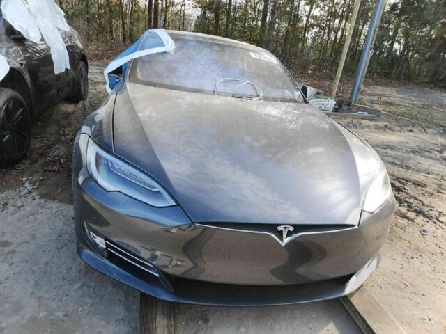 Серый Тесла Модель С, объемом двигателя 0 л и пробегом 195 тыс. км за 12300 $, фото 2 на Automoto.ua