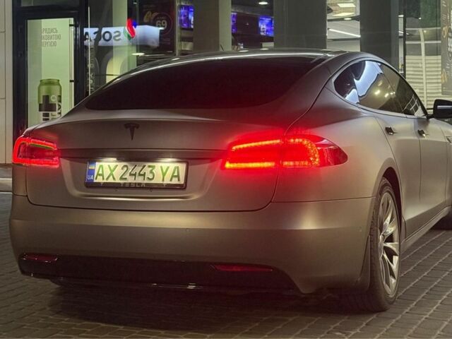 Серый Тесла Модель С, объемом двигателя 0 л и пробегом 75 тыс. км за 19500 $, фото 1 на Automoto.ua