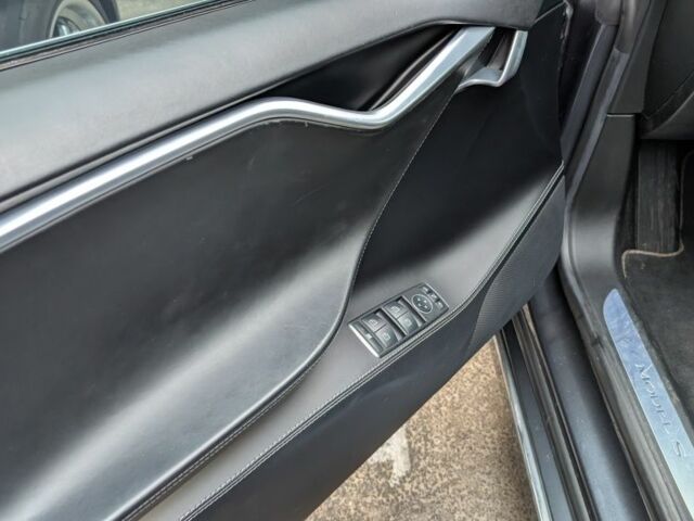 Серый Тесла Модель С, объемом двигателя 0 л и пробегом 150 тыс. км за 17200 $, фото 14 на Automoto.ua