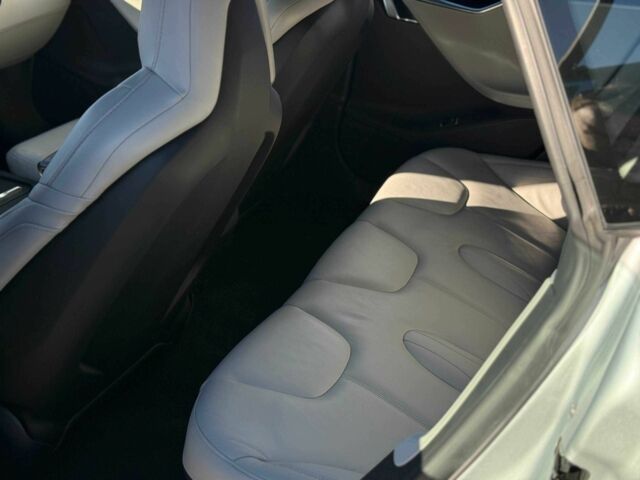 Сірий Тесла Модель С, об'ємом двигуна 0 л та пробігом 112 тис. км за 18499 $, фото 11 на Automoto.ua