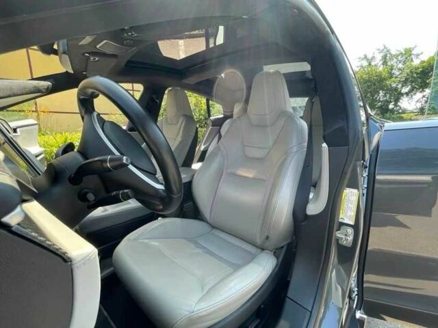 Серый Тесла Модель С, объемом двигателя 0 л и пробегом 63 тыс. км за 13800 $, фото 3 на Automoto.ua