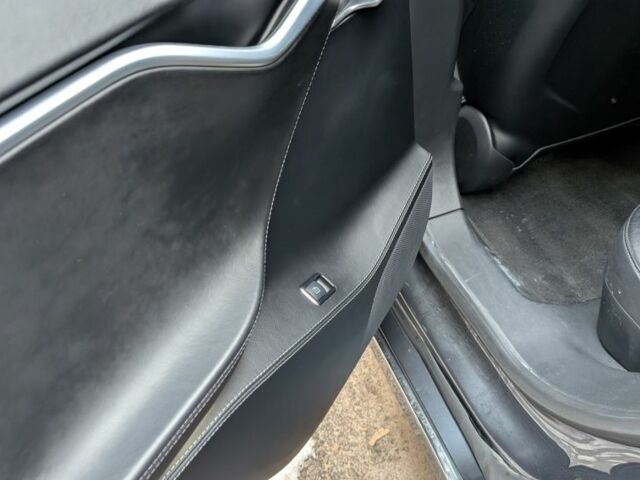 Серый Тесла Модель С, объемом двигателя 0 л и пробегом 150 тыс. км за 17200 $, фото 9 на Automoto.ua