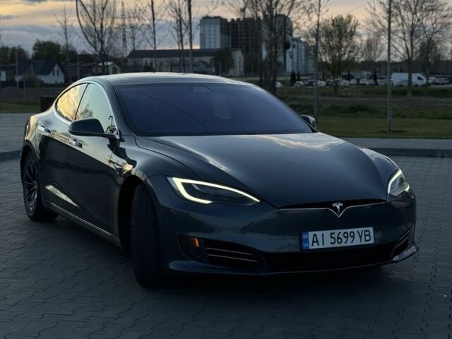 Серый Тесла Модель С, объемом двигателя 0 л и пробегом 183 тыс. км за 15900 $, фото 3 на Automoto.ua