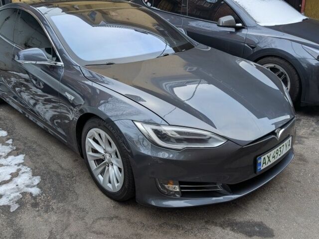 Серый Тесла Модель С, объемом двигателя 0 л и пробегом 150 тыс. км за 17200 $, фото 1 на Automoto.ua