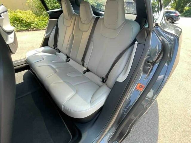 Серый Тесла Модель С, объемом двигателя 0 л и пробегом 63 тыс. км за 13800 $, фото 4 на Automoto.ua