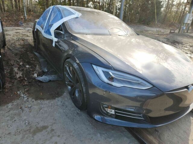 Серый Тесла Модель С, объемом двигателя 0 л и пробегом 195 тыс. км за 12300 $, фото 1 на Automoto.ua