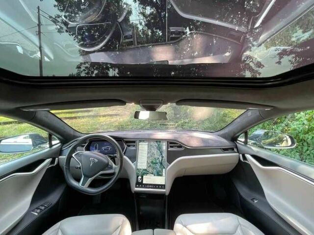 Серый Тесла Модель С, объемом двигателя 0 л и пробегом 63 тыс. км за 13800 $, фото 2 на Automoto.ua