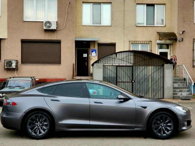 Серый Тесла Модель С, объемом двигателя 0 л и пробегом 105 тыс. км за 17500 $, фото 2 на Automoto.ua