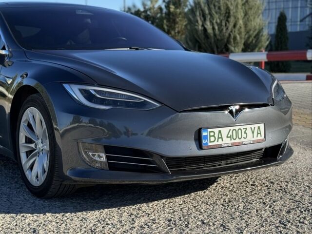 Серый Тесла Модель С, объемом двигателя 0 л и пробегом 98 тыс. км за 21940 $, фото 3 на Automoto.ua