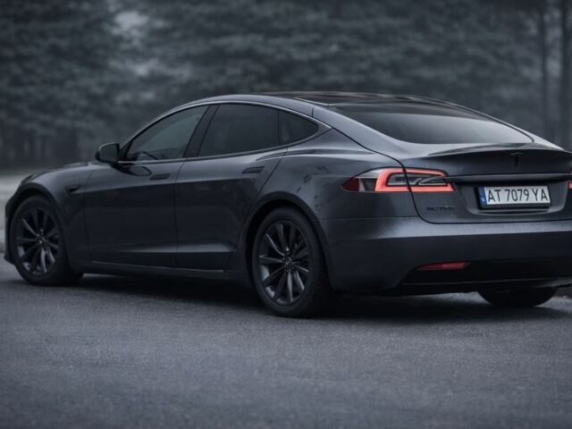 Серый Тесла Модель С, объемом двигателя 0 л и пробегом 217 тыс. км за 22900 $, фото 2 на Automoto.ua