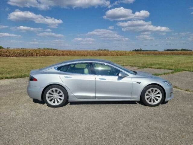 Серый Тесла Модель С, объемом двигателя 0 л и пробегом 90 тыс. км за 10000 $, фото 7 на Automoto.ua