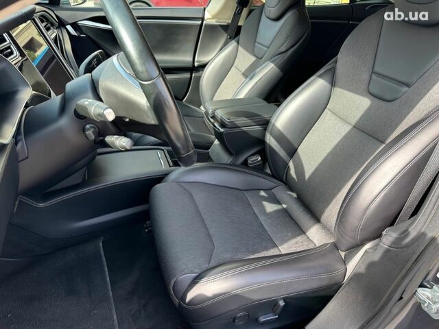 Серый Тесла Модель С, объемом двигателя 0 л и пробегом 50 тыс. км за 19230 $, фото 19 на Automoto.ua