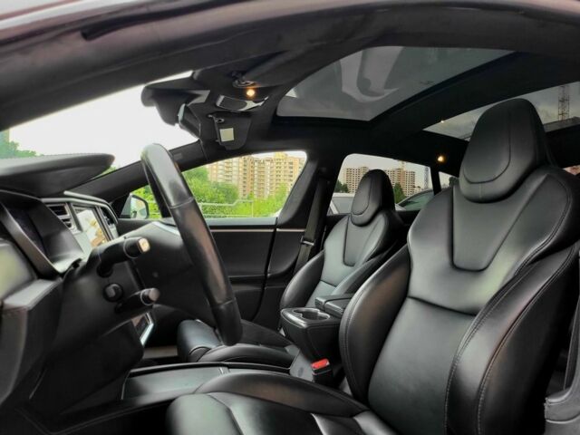 Серый Тесла Модель С, объемом двигателя 0 л и пробегом 105 тыс. км за 17500 $, фото 8 на Automoto.ua