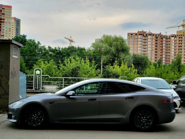 Серый Тесла Модель С, объемом двигателя 0 л и пробегом 105 тыс. км за 17500 $, фото 5 на Automoto.ua