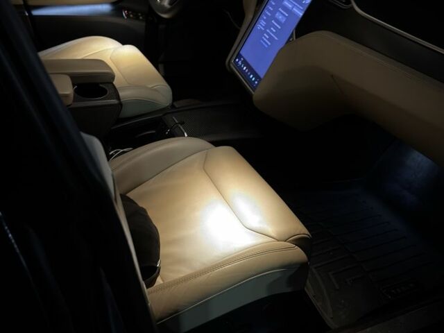 Сірий Тесла Модель С, об'ємом двигуна 0.9 л та пробігом 219 тис. км за 18000 $, фото 4 на Automoto.ua