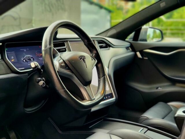 Серый Тесла Модель С, объемом двигателя 0 л и пробегом 105 тыс. км за 17500 $, фото 7 на Automoto.ua