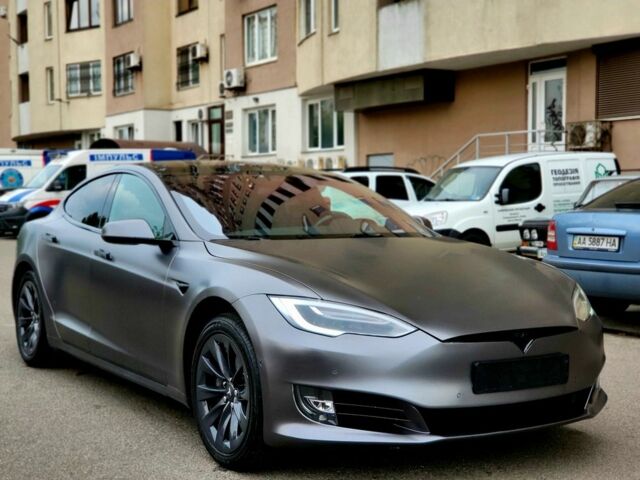 Серый Тесла Модель С, объемом двигателя 0 л и пробегом 105 тыс. км за 17500 $, фото 1 на Automoto.ua