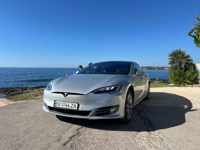 Серый Тесла Модель С, объемом двигателя 0 л и пробегом 124 тыс. км за 19900 $, фото 6 на Automoto.ua