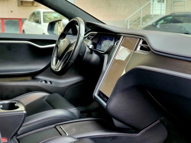 Серый Тесла Модель С, объемом двигателя 0 л и пробегом 105 тыс. км за 17500 $, фото 9 на Automoto.ua