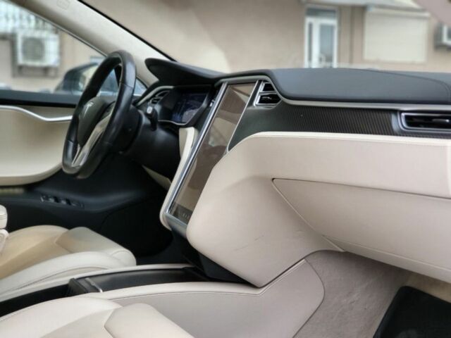 Серый Тесла Модель С, объемом двигателя 0 л и пробегом 204 тыс. км за 17200 $, фото 8 на Automoto.ua