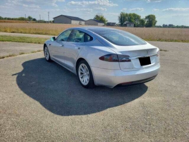 Серый Тесла Модель С, объемом двигателя 0 л и пробегом 90 тыс. км за 10000 $, фото 4 на Automoto.ua