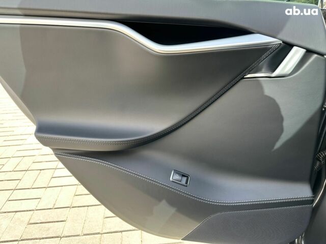 Серый Тесла Модель С, объемом двигателя 0 л и пробегом 50 тыс. км за 19230 $, фото 13 на Automoto.ua