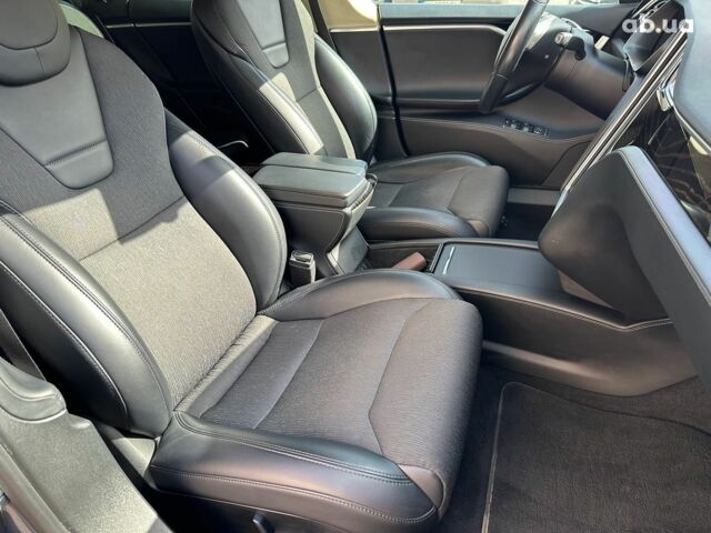 Серый Тесла Модель С, объемом двигателя 0 л и пробегом 50 тыс. км за 19230 $, фото 16 на Automoto.ua