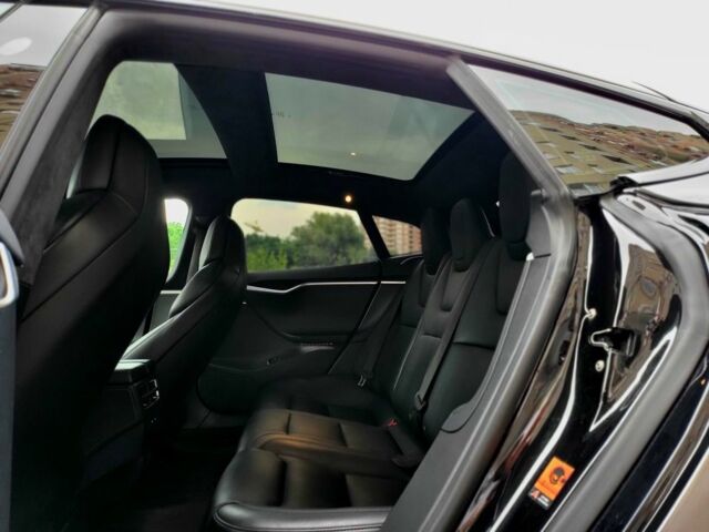 Серый Тесла Модель С, объемом двигателя 0 л и пробегом 105 тыс. км за 17500 $, фото 12 на Automoto.ua