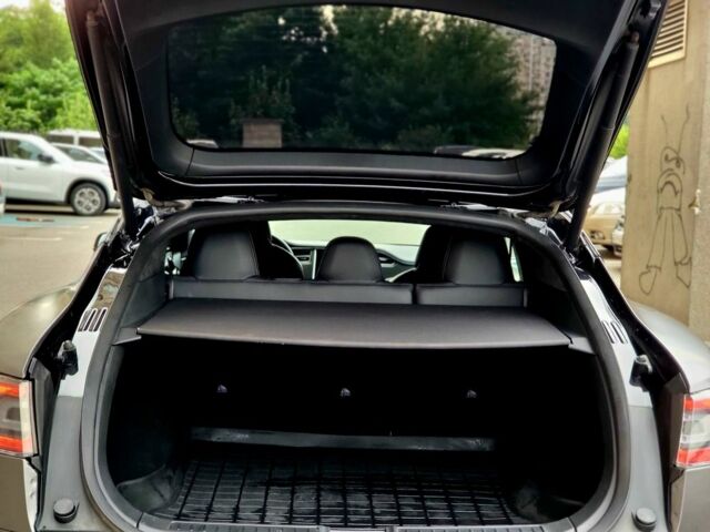 Серый Тесла Модель С, объемом двигателя 0 л и пробегом 105 тыс. км за 17500 $, фото 6 на Automoto.ua