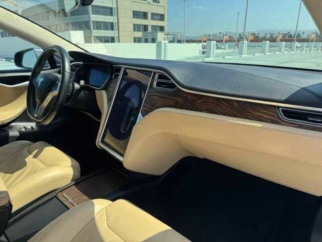 Серый Тесла Модель С, объемом двигателя 0 л и пробегом 33 тыс. км за 7854 $, фото 13 на Automoto.ua