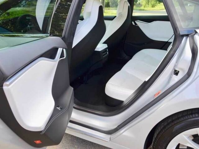 Сірий Тесла Модель С, об'ємом двигуна 0 л та пробігом 92 тис. км за 11000 $, фото 7 на Automoto.ua