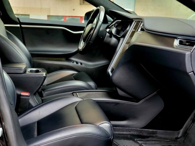 Серый Тесла Модель С, объемом двигателя 0 л и пробегом 105 тыс. км за 17500 $, фото 10 на Automoto.ua