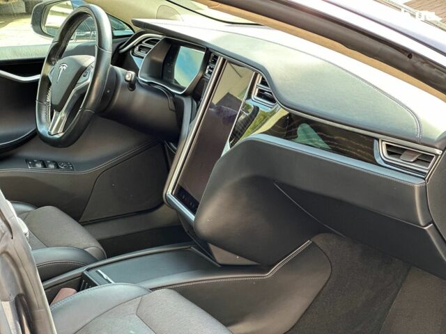 Серый Тесла Модель С, объемом двигателя 0 л и пробегом 50 тыс. км за 19230 $, фото 15 на Automoto.ua