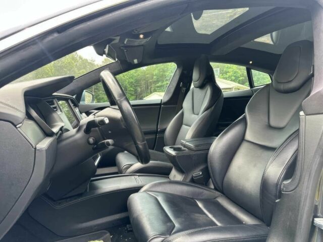 Серый Тесла Модель С, объемом двигателя 0 л и пробегом 100 тыс. км за 11000 $, фото 7 на Automoto.ua