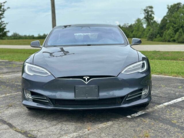 Серый Тесла Модель С, объемом двигателя 0 л и пробегом 100 тыс. км за 11000 $, фото 1 на Automoto.ua