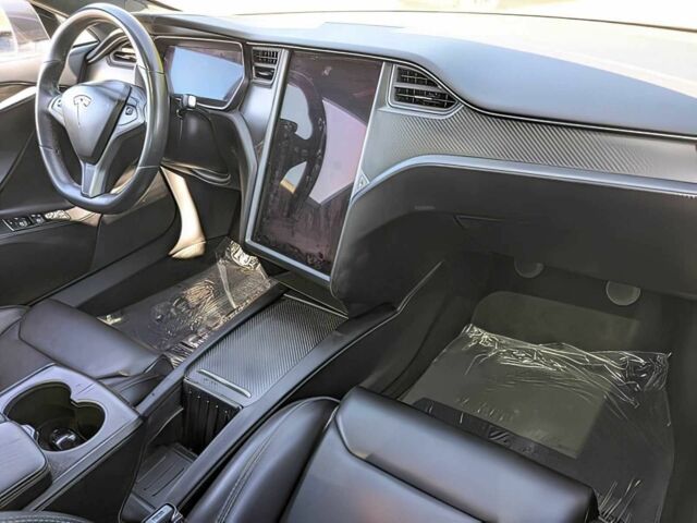 Серый Тесла Модель С, объемом двигателя 0 л и пробегом 31 тыс. км за 10000 $, фото 8 на Automoto.ua